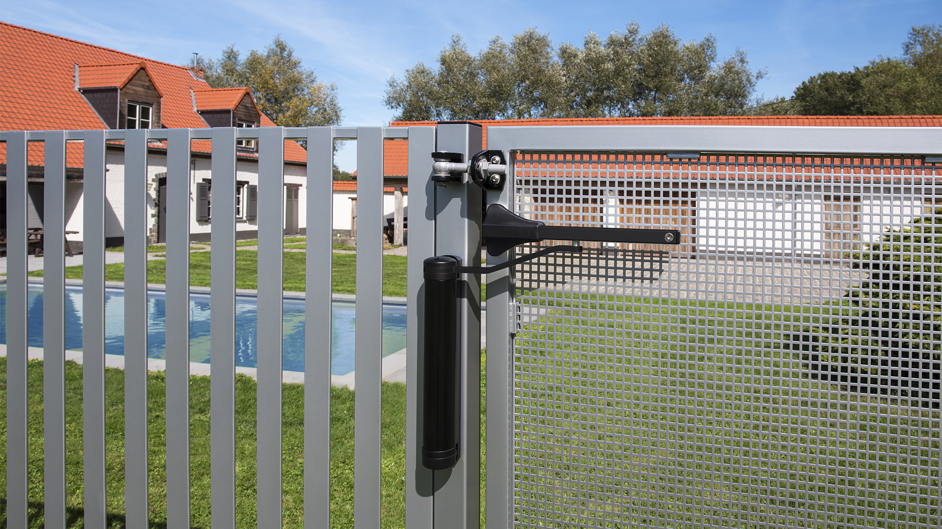 LOCINOX LION-9005 uzstādīts pašaizvērējs 