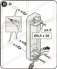 8. Piestipriniet fotoelementu korpusu pie sienas vai staba