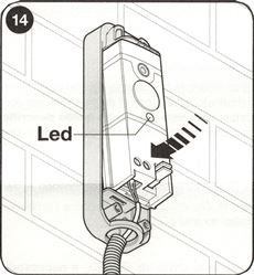 10. Ievietojiet pievienoto fotoelementu elektronisko moduli korpusā un ieslēdziet strāvas padevi. Veiciet pievienoto ierīču noteikšanas procedūru piedziņas vadības blokā.